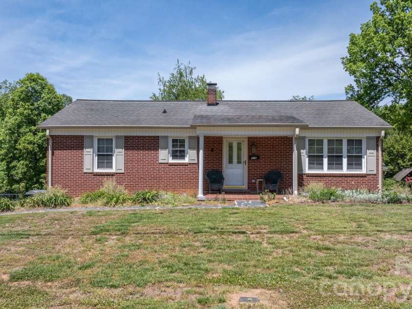 406 Swanson Drive, Lenoir, NC 28645.  MLS# CAR4375489, YatesRealty ID 19691. 
