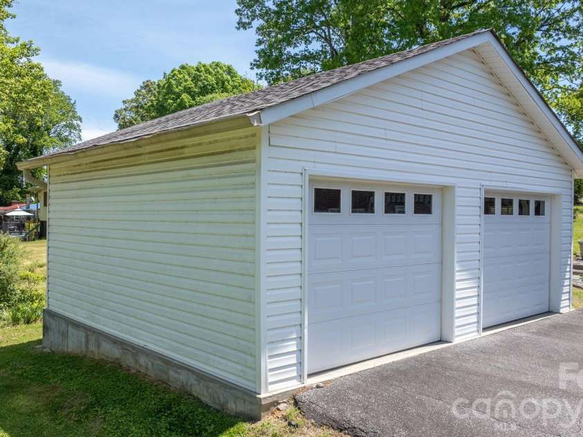 406 Swanson Drive, Lenoir, NC 28645.  MLS# CAR4375489, YatesRealty ID 19691. 