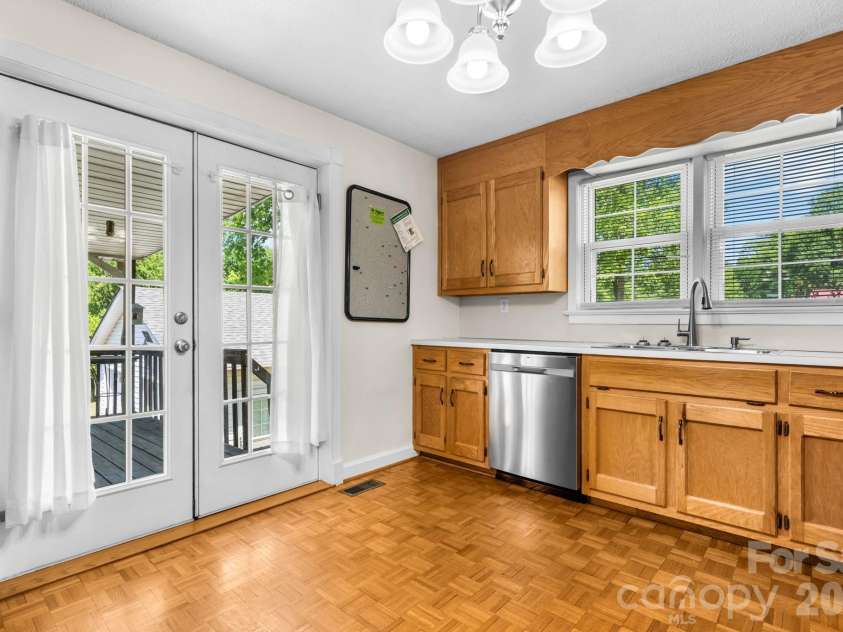 406 Swanson Drive, Lenoir, NC 28645.  MLS# CAR4375489, YatesRealty ID 19691. 
