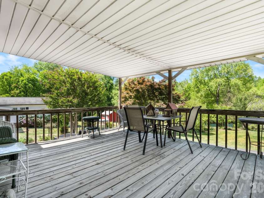 406 Swanson Drive, Lenoir, NC 28645.  MLS# CAR4375489, YatesRealty ID 19691. 