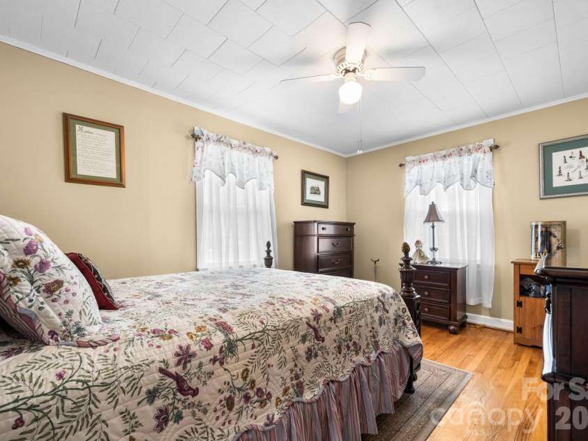 406 Swanson Drive, Lenoir, NC 28645.  MLS# CAR4375489, YatesRealty ID 19691. 