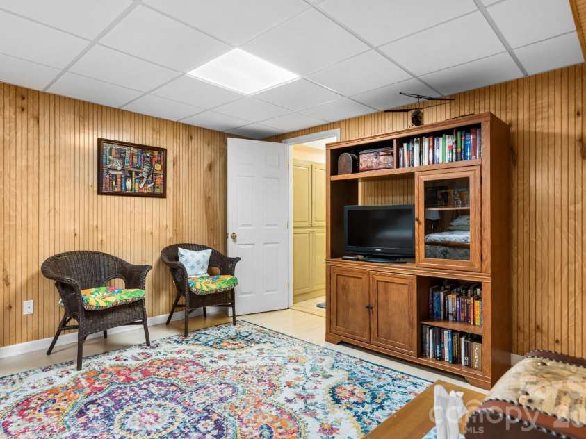 406 Swanson Drive, Lenoir, NC 28645.  MLS# CAR4375489, YatesRealty ID 19691. 