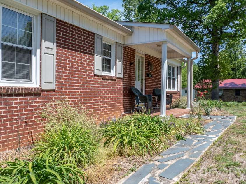 406 Swanson Drive, Lenoir, NC 28645.  MLS# CAR4375489, YatesRealty ID 19691. 