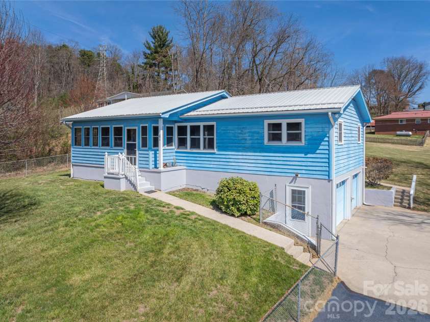 40 Warner Road, Canton, NC 28716.  MLS# CAR4361769, YatesRealty ID 19692. 