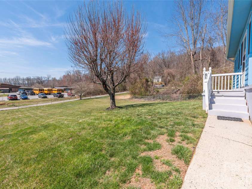 40 Warner Road, Canton, NC 28716.  MLS# CAR4361769, YatesRealty ID 19692. 