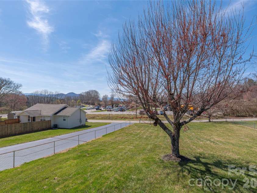 40 Warner Road, Canton, NC 28716.  MLS# CAR4361769, YatesRealty ID 19692. 