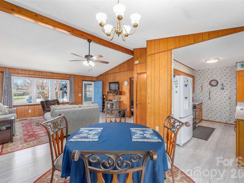 40 Warner Road, Canton, NC 28716.  MLS# CAR4361769, YatesRealty ID 19692. 