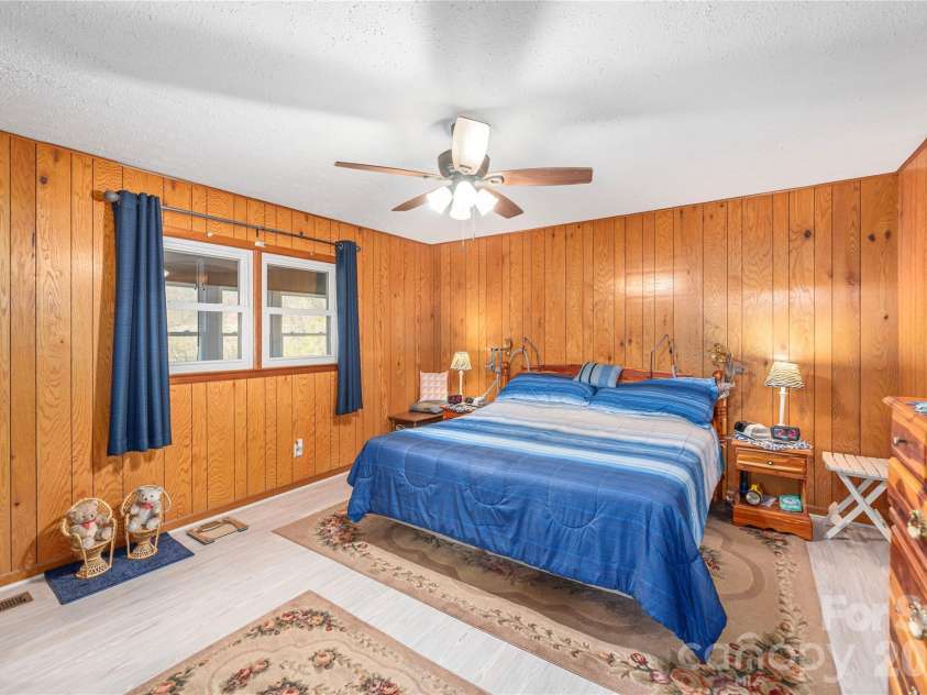 40 Warner Road, Canton, NC 28716.  MLS# CAR4361769, YatesRealty ID 19692. 