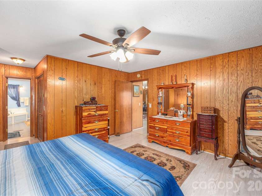40 Warner Road, Canton, NC 28716.  MLS# CAR4361769, YatesRealty ID 19692. 