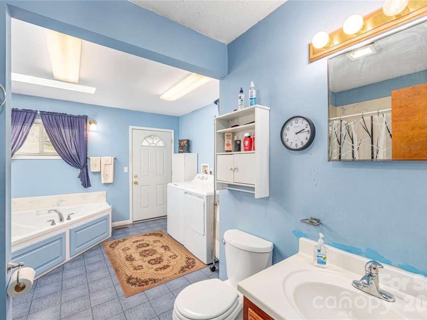 40 Warner Road, Canton, NC 28716.  MLS# CAR4361769, YatesRealty ID 19692. 
