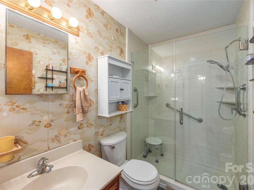 40 Warner Road, Canton, NC 28716.  MLS# CAR4361769, YatesRealty ID 19692. 
