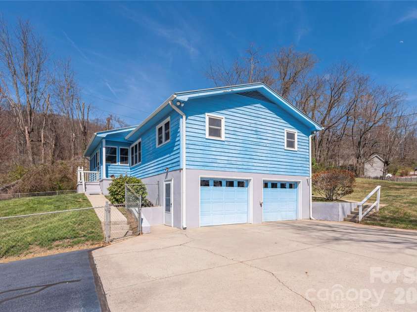 40 Warner Road, Canton, NC 28716.  MLS# CAR4361769, YatesRealty ID 19692. 