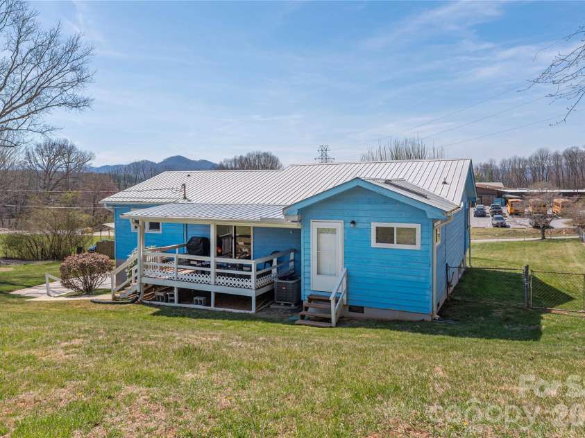 40 Warner Road, Canton, NC 28716.  MLS# CAR4361769, YatesRealty ID 19692. 