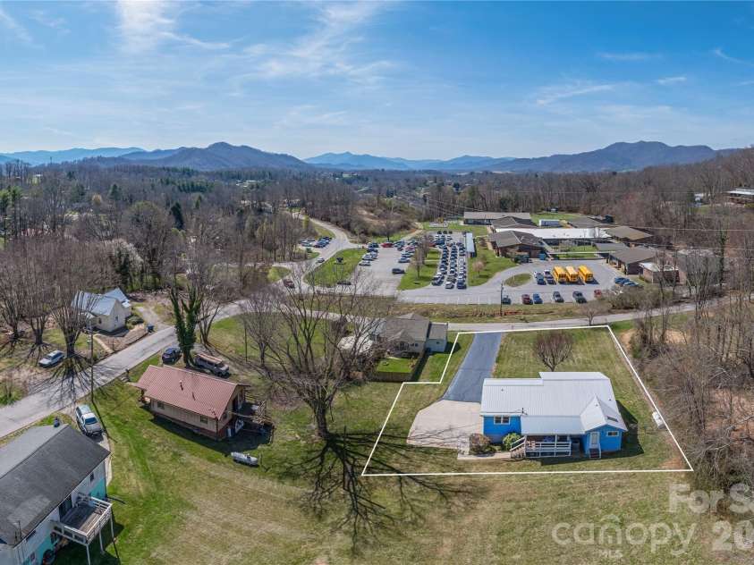 40 Warner Road, Canton, NC 28716.  MLS# CAR4361769, YatesRealty ID 19692. 