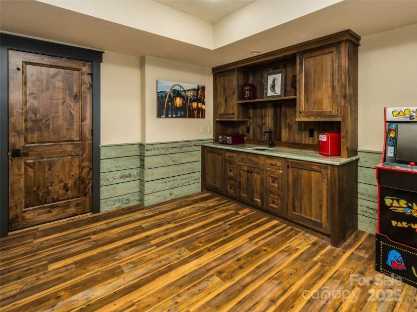 93 Snow Ridge Drive, Hendersonville, NC 28792.  MLS# CAR4270908, YatesRealty ID 19692. 