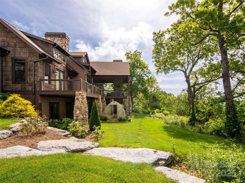 93 Snow Ridge Drive, Hendersonville, NC 28792.  MLS# CAR4270908, YatesRealty ID 19692. 