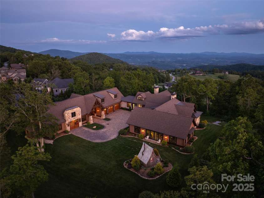 93 Snow Ridge Drive, Hendersonville, NC 28792.  MLS# CAR4270908, YatesRealty ID 19692. 