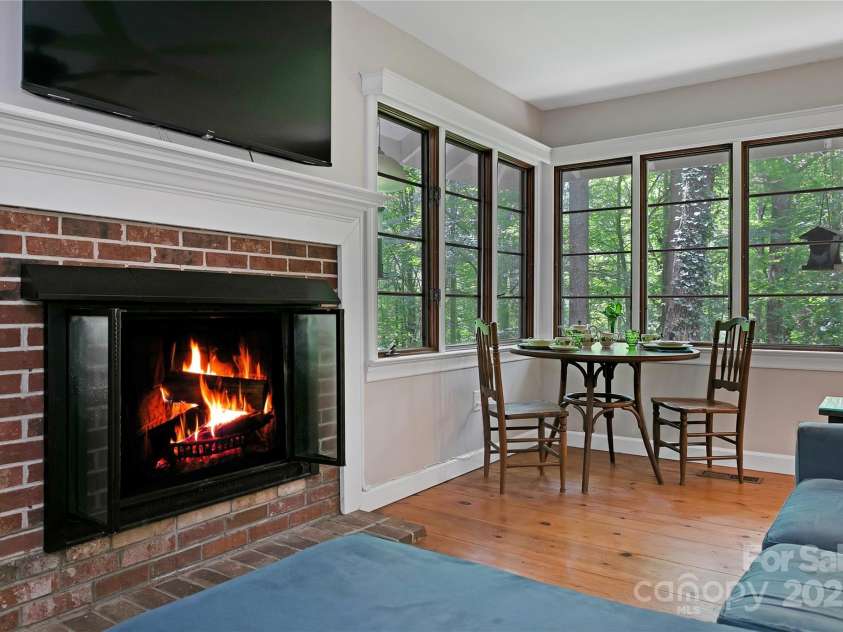 168 River Ridge Road, Brevard, NC 28712.  MLS# CAR4260361, YatesRealty ID 19694. Breakfast nook