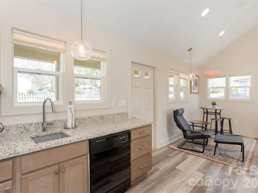 608 Ray Avenue, Hendersonville, NC 28792.  MLS# CAR4374052, YatesRealty ID 19694. Full Kitchen