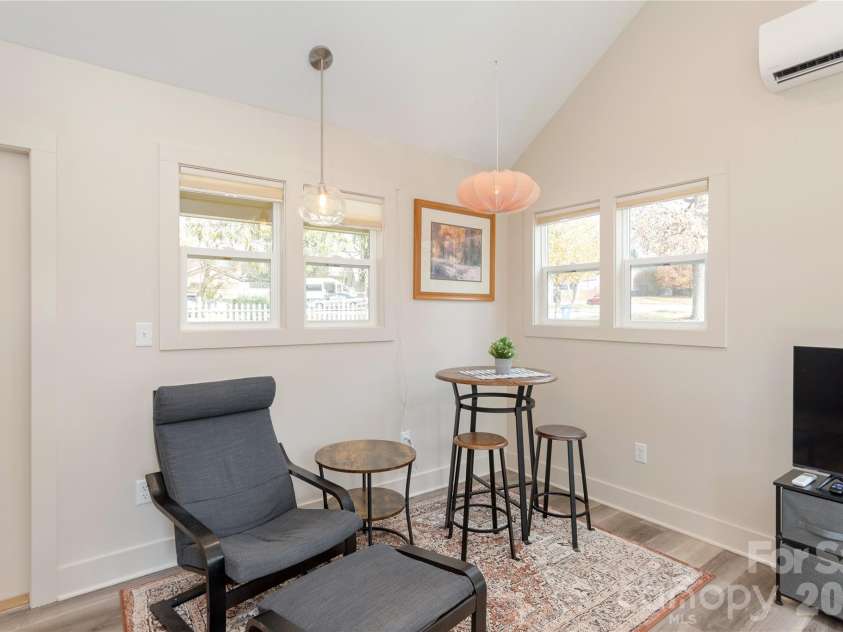 608 Ray Avenue, Hendersonville, NC 28792.  MLS# CAR4374052, YatesRealty ID 19694. Sitting Area