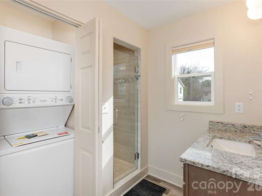 608 Ray Avenue, Hendersonville, NC 28792.  MLS# CAR4374052, YatesRealty ID 19694. Washer and Dryer