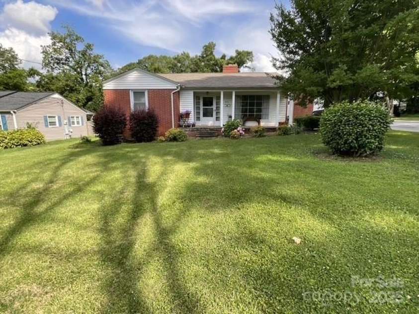 621 Craige Street, Salisbury, NC 28144.  MLS# CAR4271247, YatesRealty ID 19696. 