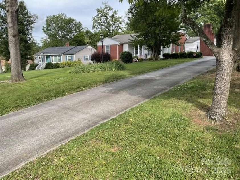 621 Craige Street, Salisbury, NC 28144.  MLS# CAR4271247, YatesRealty ID 19696. 