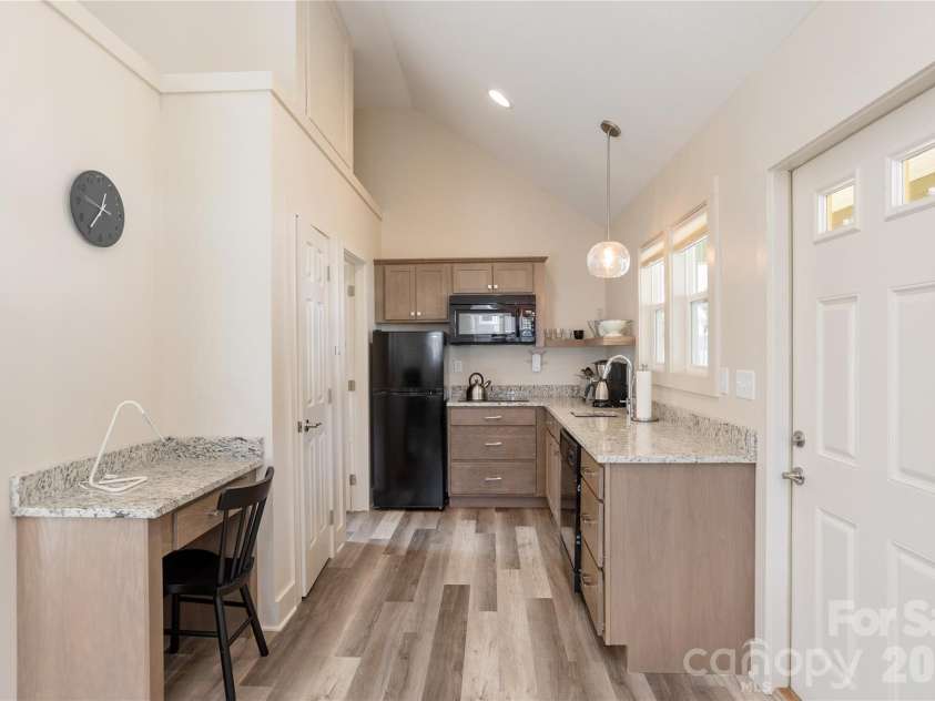 606 Ray Avenue, Hendersonville, NC 28792.  MLS# CAR4374013, YatesRealty ID 19697. 