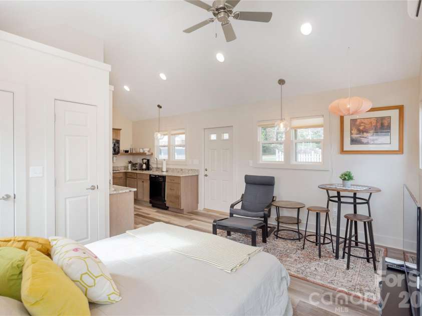606 Ray Avenue, Hendersonville, NC 28792.  MLS# CAR4374013, YatesRealty ID 19697. Light and Bright