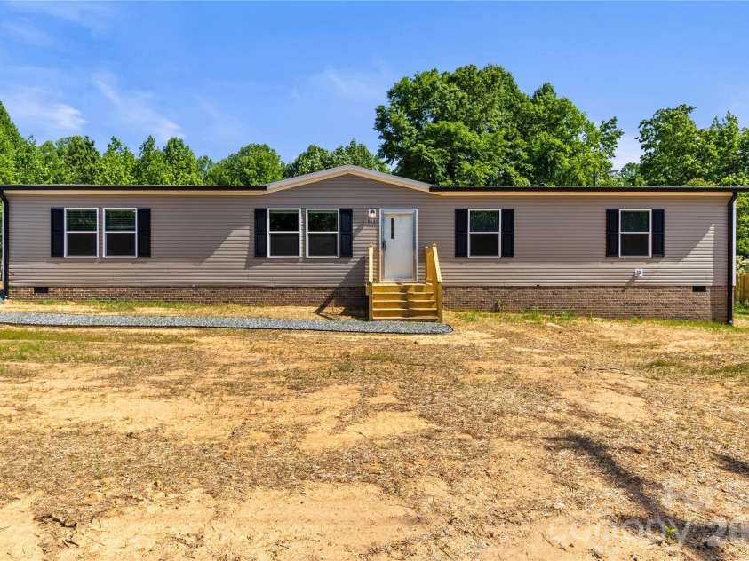 6280 Old US 70 Highway, Cleveland, NC 27013.  MLS# CAR4378751, YatesRealty ID 19698. 