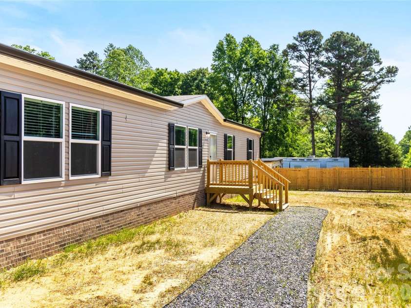 6280 Old US 70 Highway, Cleveland, NC 27013.  MLS# CAR4378751, YatesRealty ID 19698. 