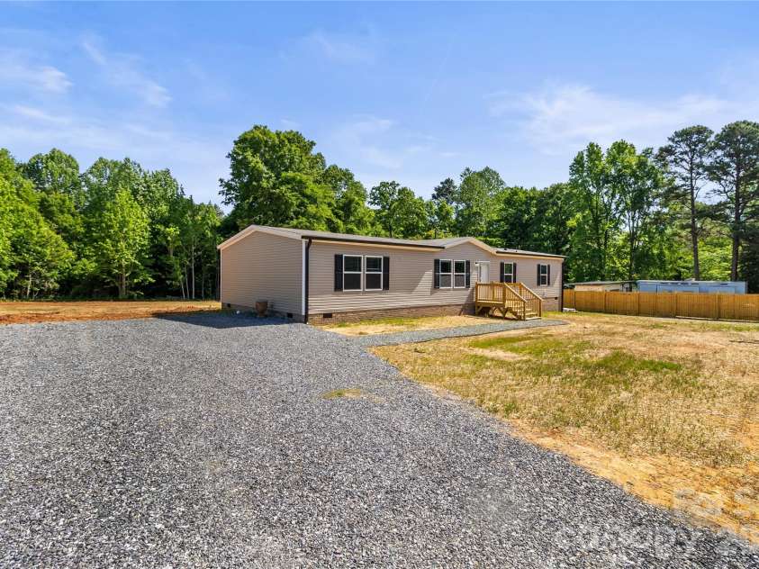 6280 Old US 70 Highway, Cleveland, NC 27013.  MLS# CAR4378751, YatesRealty ID 19698. 