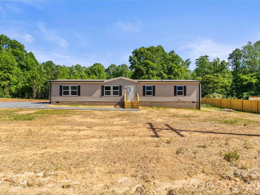 6280 Old US 70 Highway, Cleveland, NC 27013.  MLS# CAR4378751, YatesRealty ID 19698. 