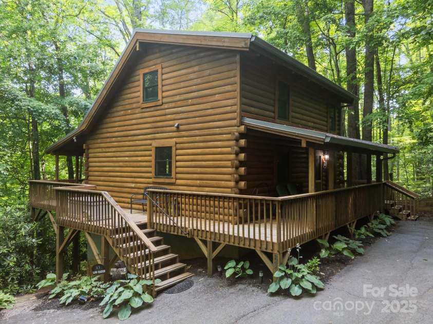 83 Log Cabin Drive, Maggie Valley, NC 28751.  MLS# CAR4271271, YatesRealty ID 19698. 