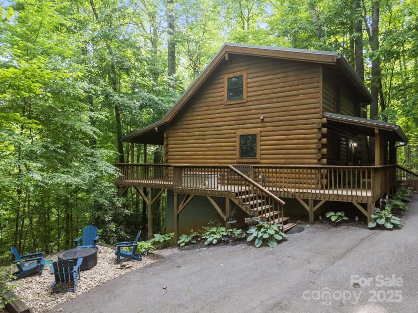 83 Log Cabin Drive, Maggie Valley, NC 28751.  MLS# CAR4271271, YatesRealty ID 19698. 