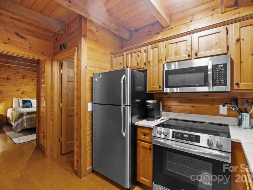 83 Log Cabin Drive, Maggie Valley, NC 28751.  MLS# CAR4271271, YatesRealty ID 19698. 