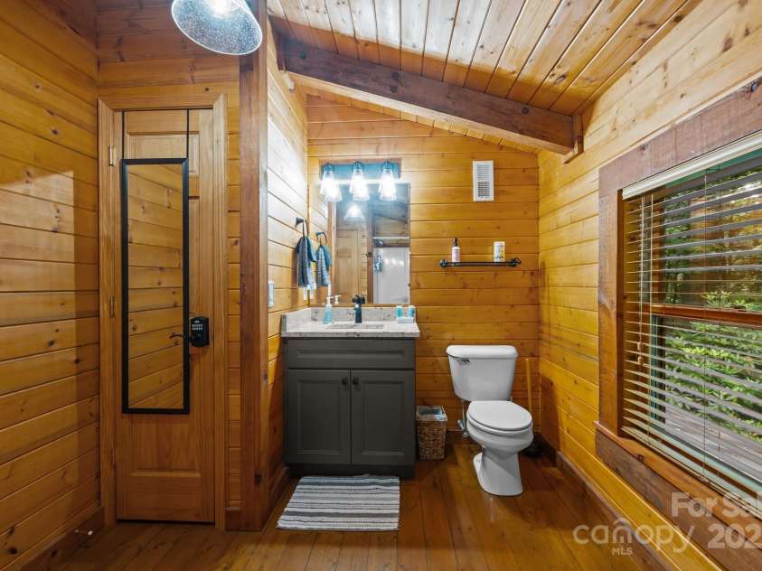 83 Log Cabin Drive, Maggie Valley, NC 28751.  MLS# CAR4271271, YatesRealty ID 19698. 