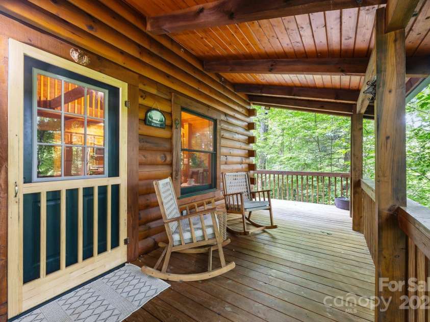 83 Log Cabin Drive, Maggie Valley, NC 28751.  MLS# CAR4271271, YatesRealty ID 19698. 