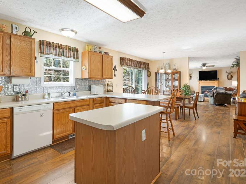 54 Golddigger Drive, Candler, NC 28715.  MLS# CAR4245543, YatesRealty ID 197. 