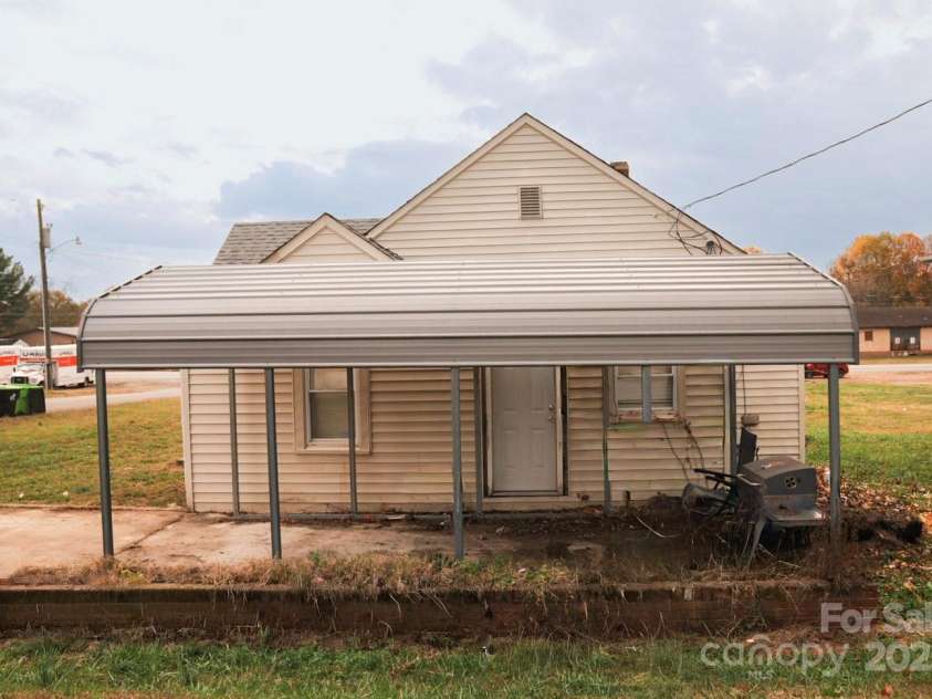 121 Martin Street, Ellenboro, NC 28040.  MLS# CAR4320616, YatesRealty ID 1970. 