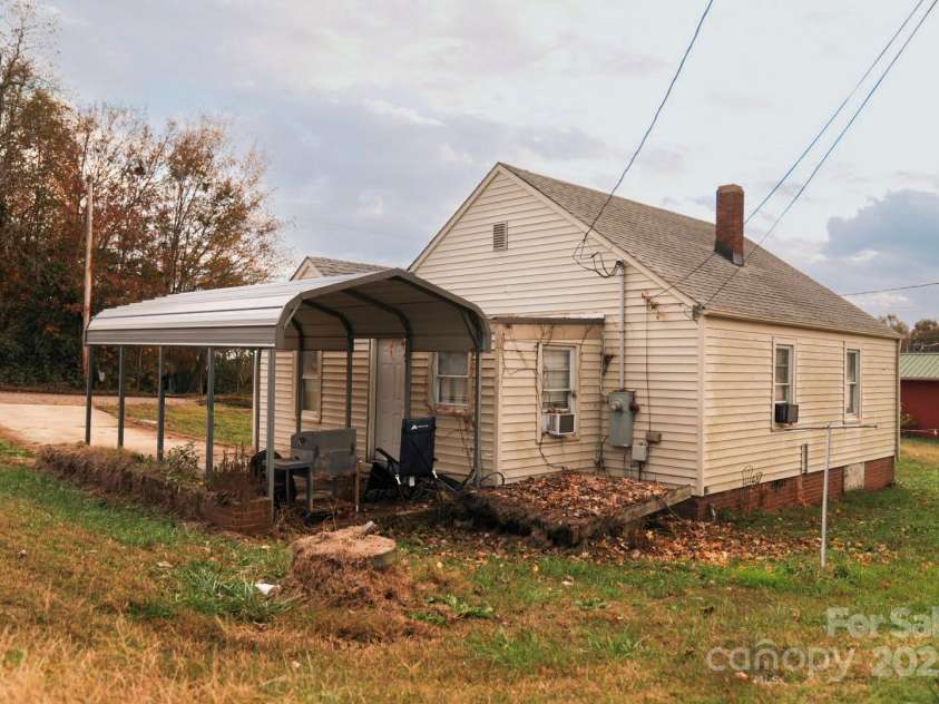 121 Martin Street, Ellenboro, NC 28040.  MLS# CAR4320616, YatesRealty ID 1970. 