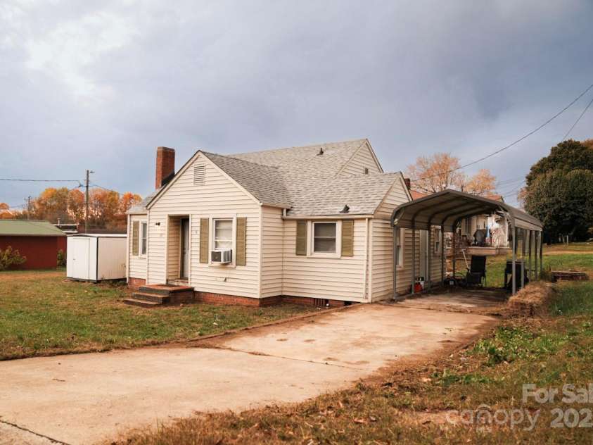 121 Martin Street, Ellenboro, NC 28040.  MLS# CAR4320616, YatesRealty ID 1970. 
