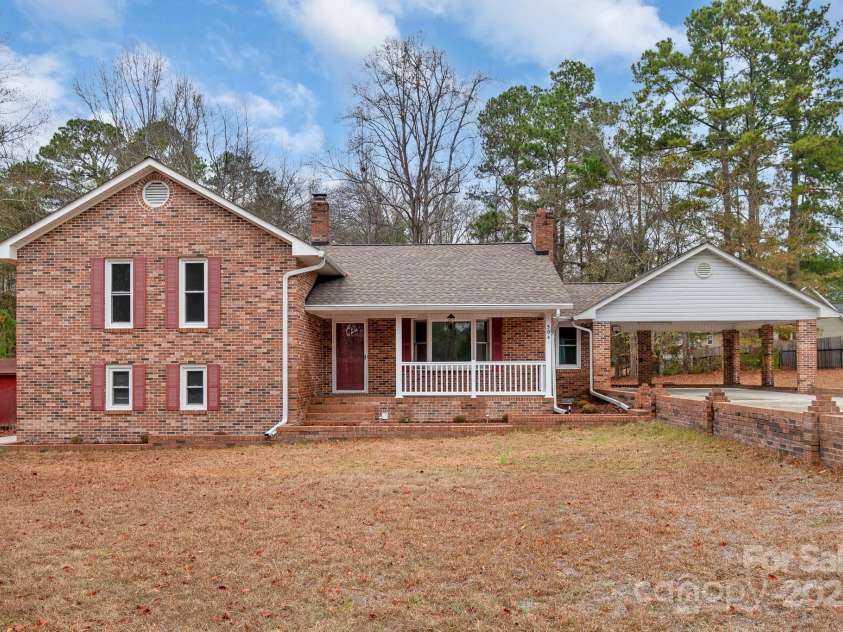 304 West Street, Kershaw, SC 29067.  MLS# CAR4328662, YatesRealty ID 1970. 