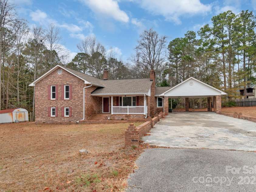 304 West Street, Kershaw, SC 29067.  MLS# CAR4328662, YatesRealty ID 1970. 