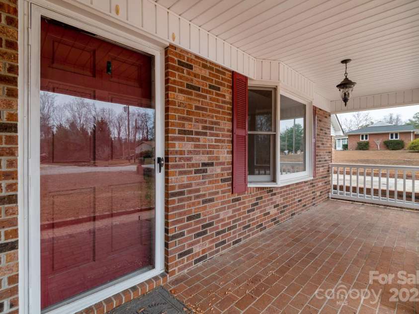304 West Street, Kershaw, SC 29067.  MLS# CAR4328662, YatesRealty ID 1970. 