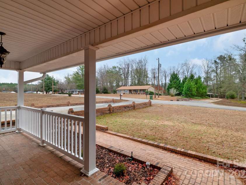304 West Street, Kershaw, SC 29067.  MLS# CAR4328662, YatesRealty ID 1970. 