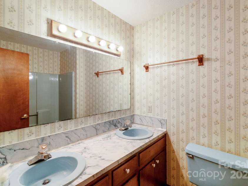 304 West Street, Kershaw, SC 29067.  MLS# CAR4328662, YatesRealty ID 1970. 