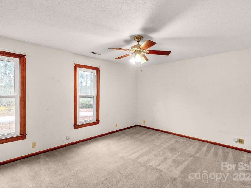 304 West Street, Kershaw, SC 29067.  MLS# CAR4328662, YatesRealty ID 1970. 