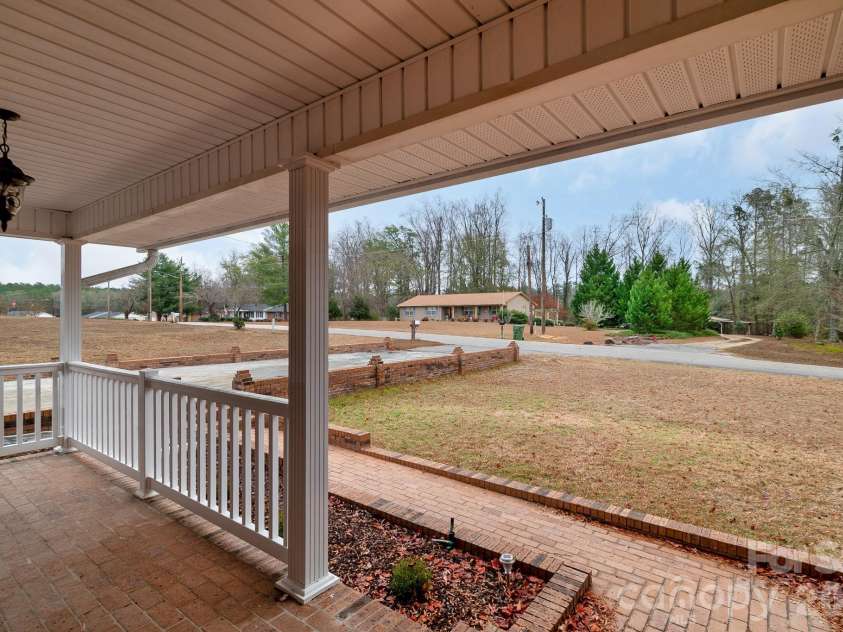 304 West Street, Kershaw, SC 29067.  MLS# CAR4328662, YatesRealty ID 1970. 