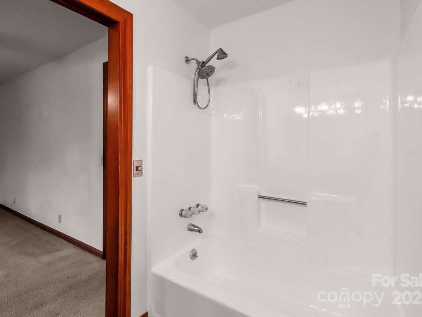 304 West Street, Kershaw, SC 29067.  MLS# CAR4328662, YatesRealty ID 1970. Primary Bath